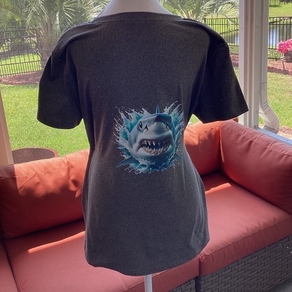 HIGH QUALITY Tops - SHARK GRAPHIC T-SHIRT ( Size: X-Large) ( Color: Grey)